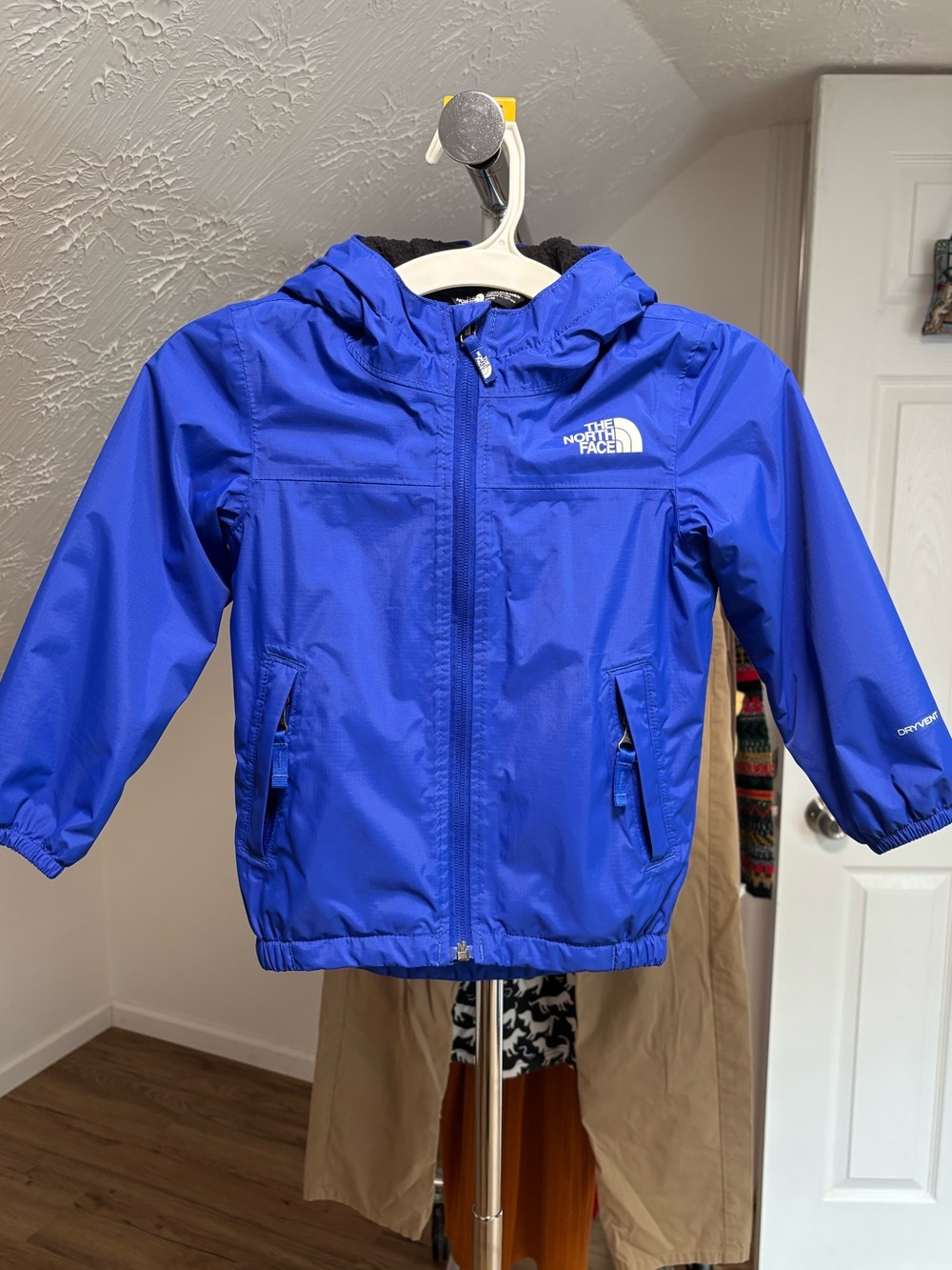 North Face toddler Dry Vent hooded jacket with fleece lining. Size 3T